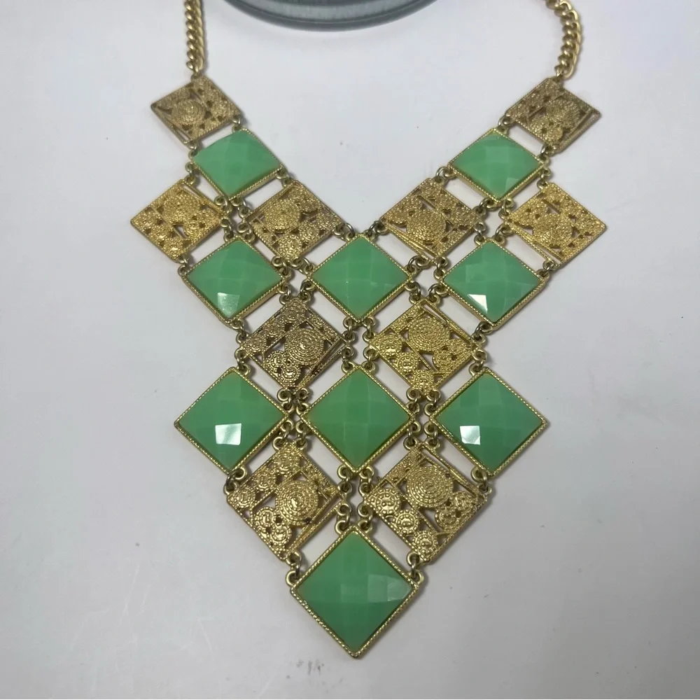 Elegant Gold and Mint Green Necklace‎ and Earring Set Y2K